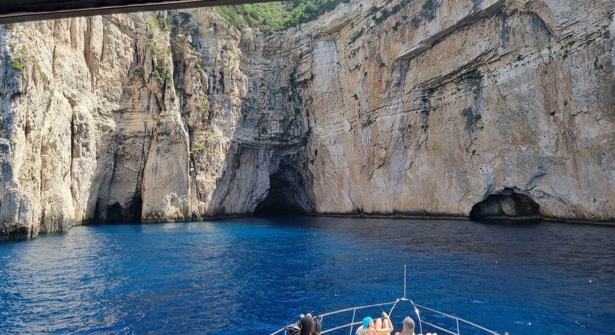 MS. MOUSE yacht charter 2