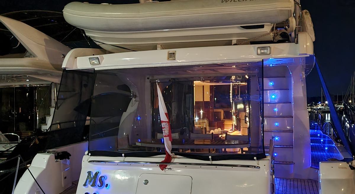 MS. MOUSE yacht charter 5