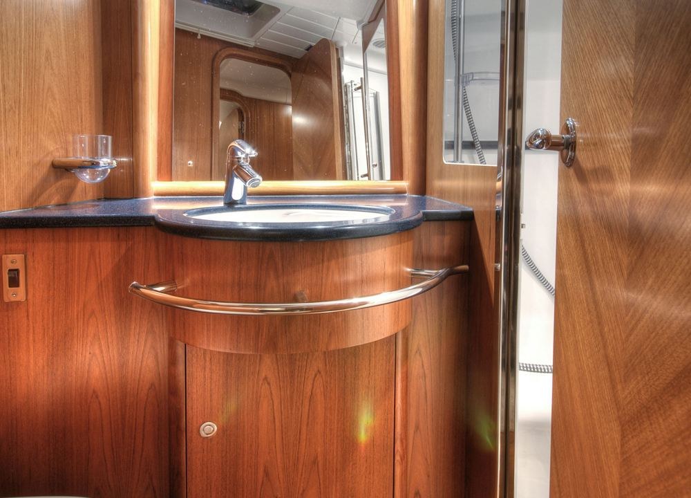 MUSTIQUE yacht charter 5