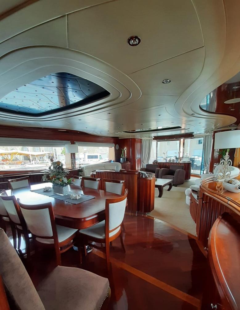 تأجير يخت NAUGHTY BY NATURE YACHT CHARTER