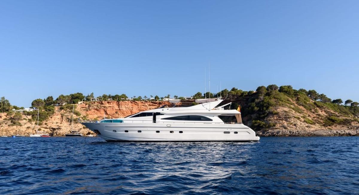 تأجير يخت NEPHENTA YACHT CHARTER