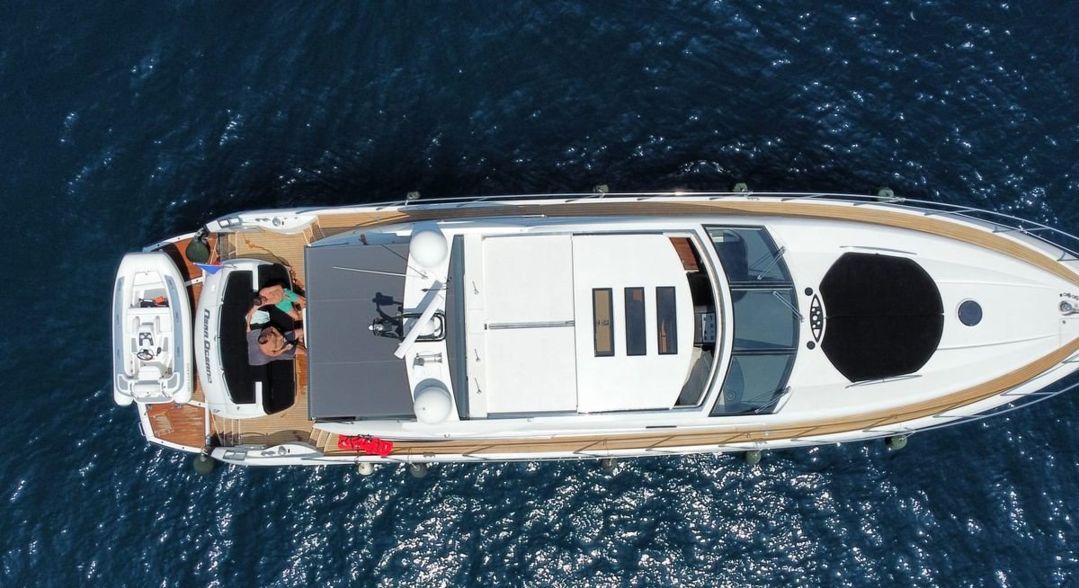NERA OCEANO yacht charter 1