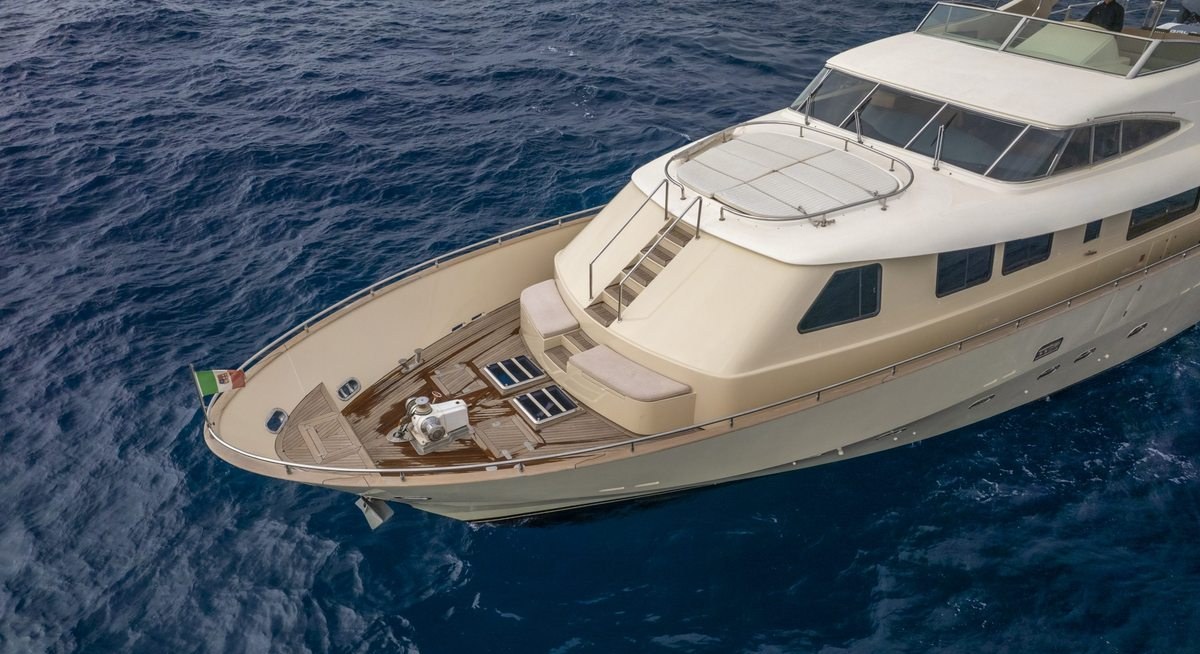 NEWFIELD yacht charter 2