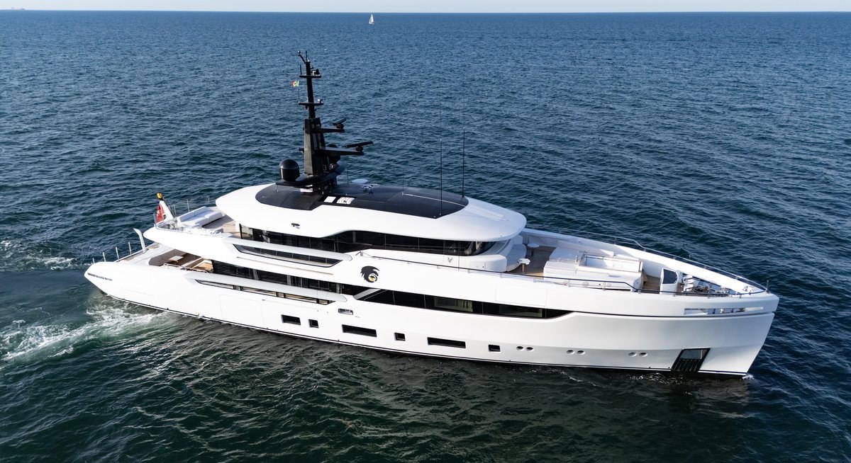 NIGHT FURY II yacht charter 3