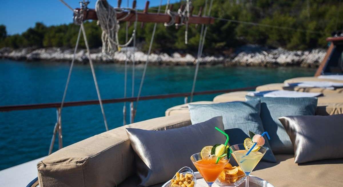 NOSTRA VITA yacht charter 5