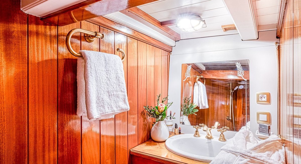 O'REMINGTON yacht charter 4