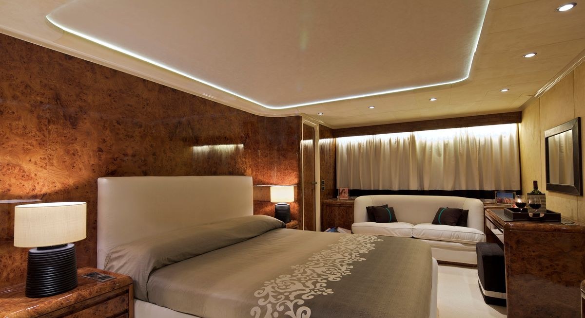 OBSESION yacht charter 4