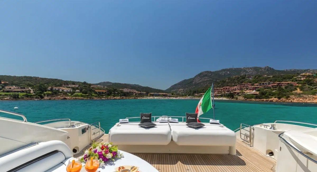 OCTAVIA yacht charter 4