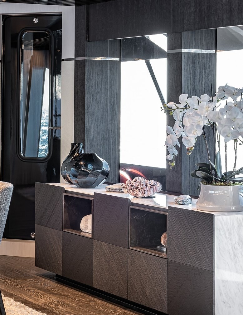 OCULUS yacht charter 1