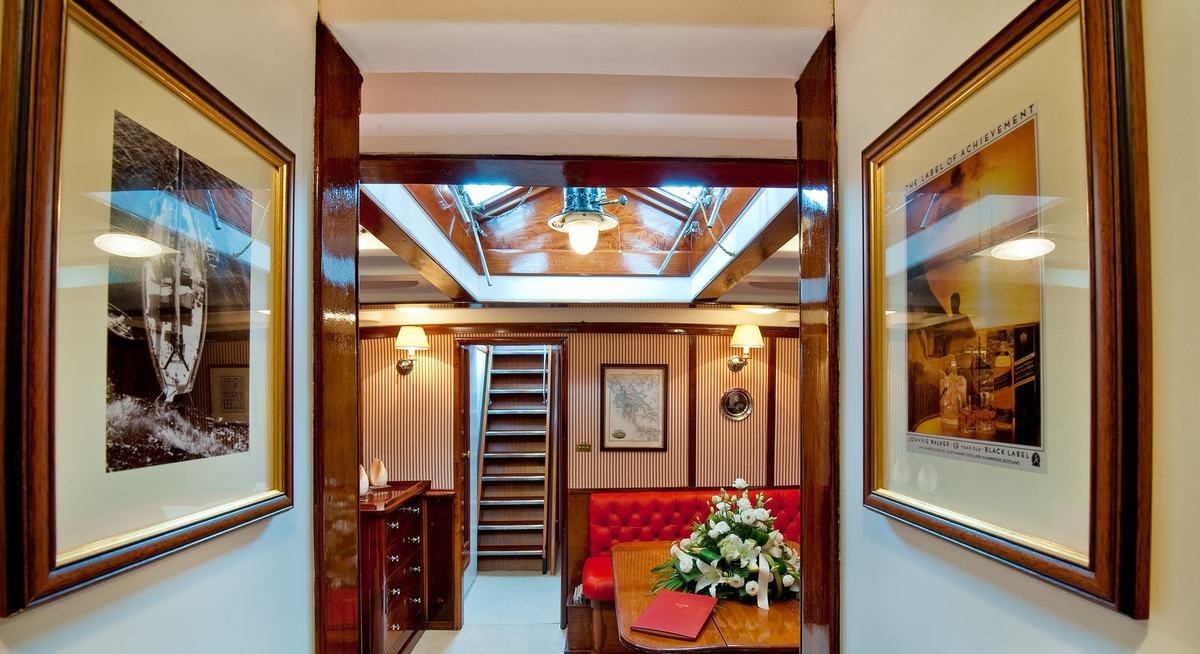 ORIANDA yacht charter 3