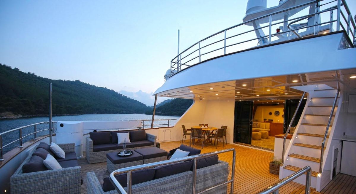 OTTAWA IV yacht charter 4