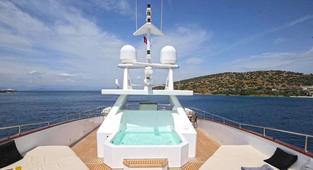 OTTAWA IV yacht charter 2