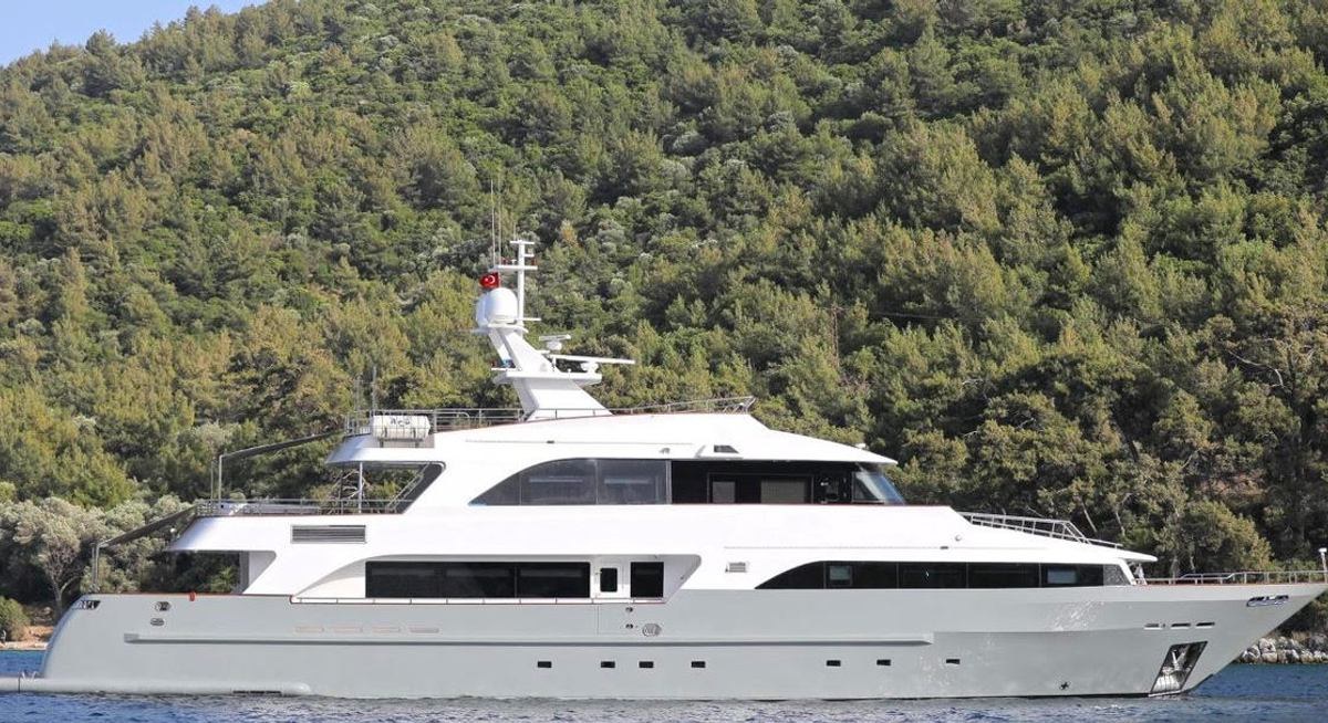 OTTAWA IV yacht charter 1