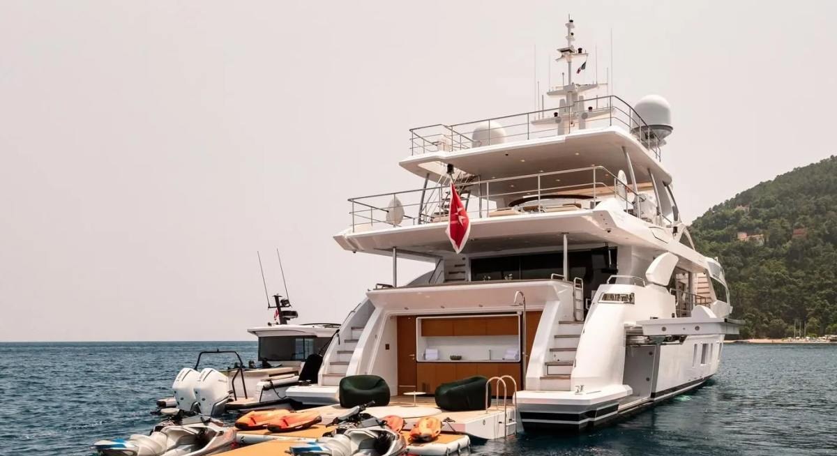 OWO yacht charter 5
