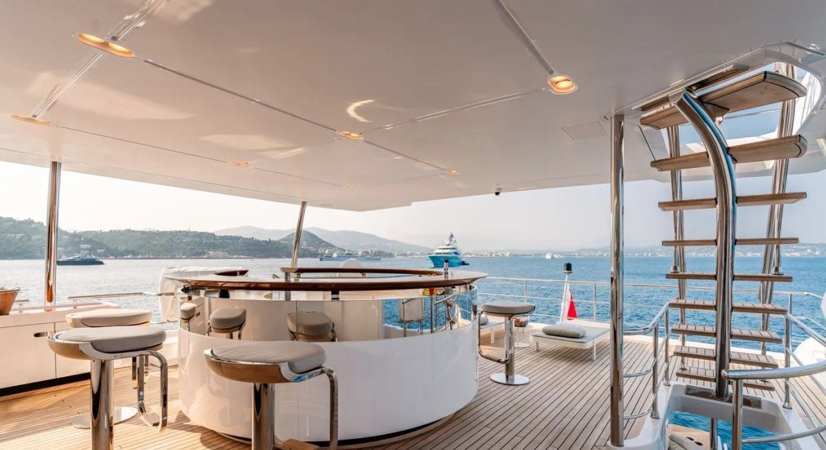 OWO yacht charter 3