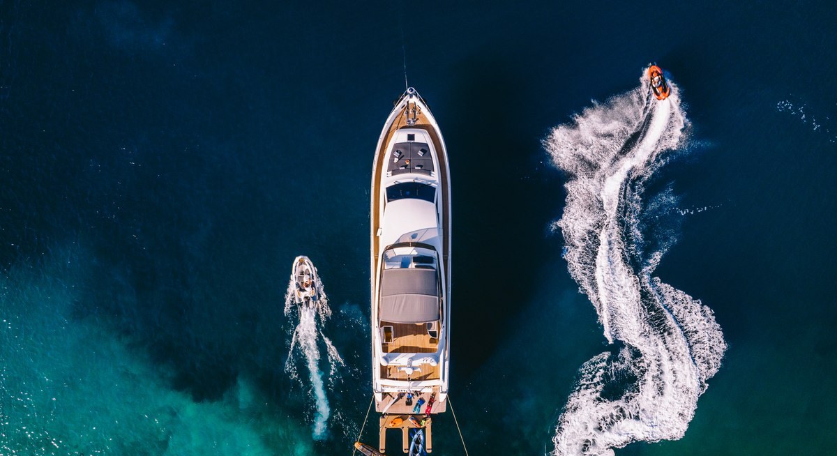 OXYGEN 8 yacht charter 5
