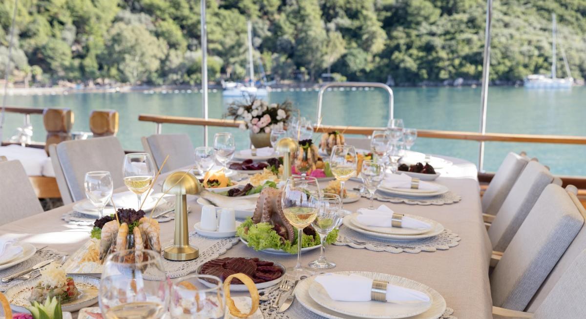 OXYZEN yacht charter 3