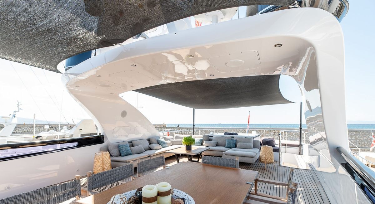 PAREAKI II yacht charter 4