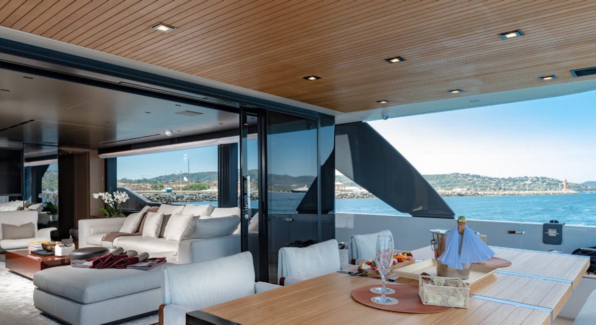PAUSE yacht charter 2