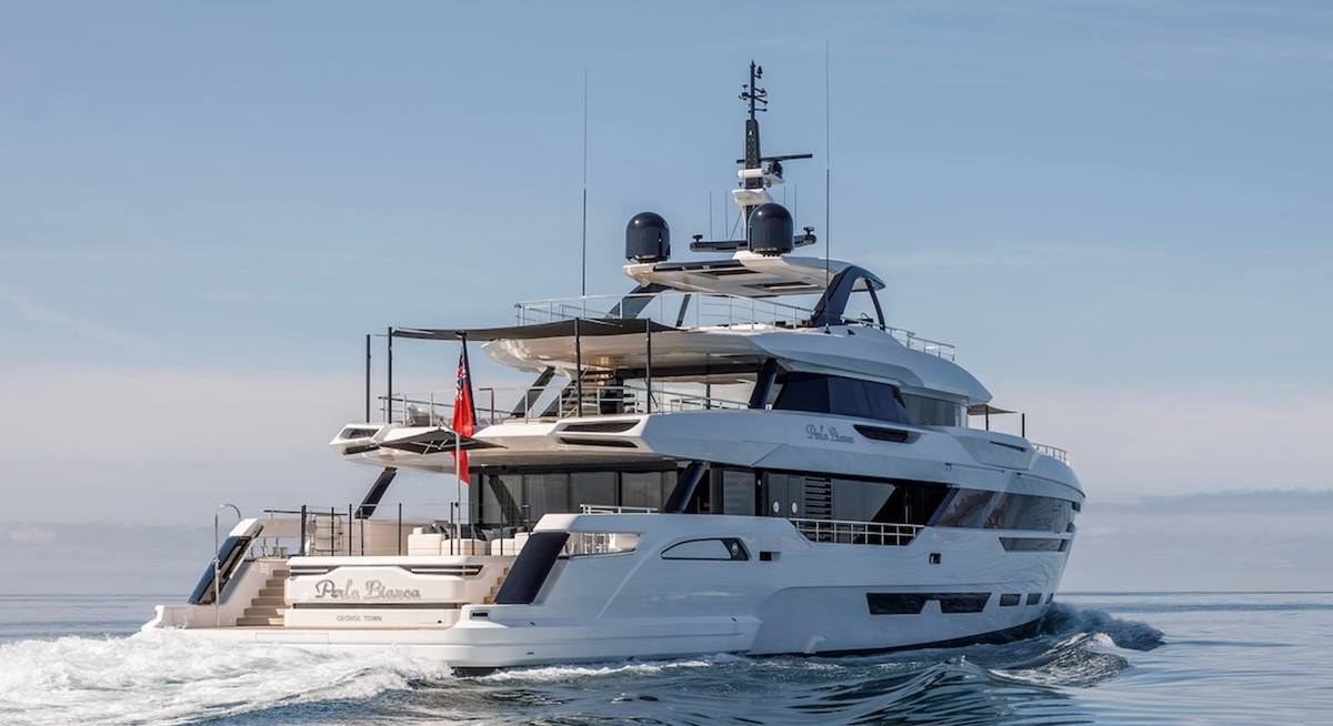 PERLA BIANCA yacht charter 5