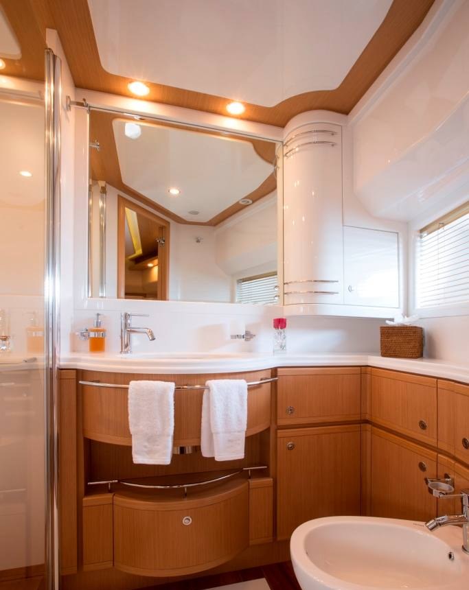 تأجير يخت PORTHOS SANS ABRI YACHT CHARTER