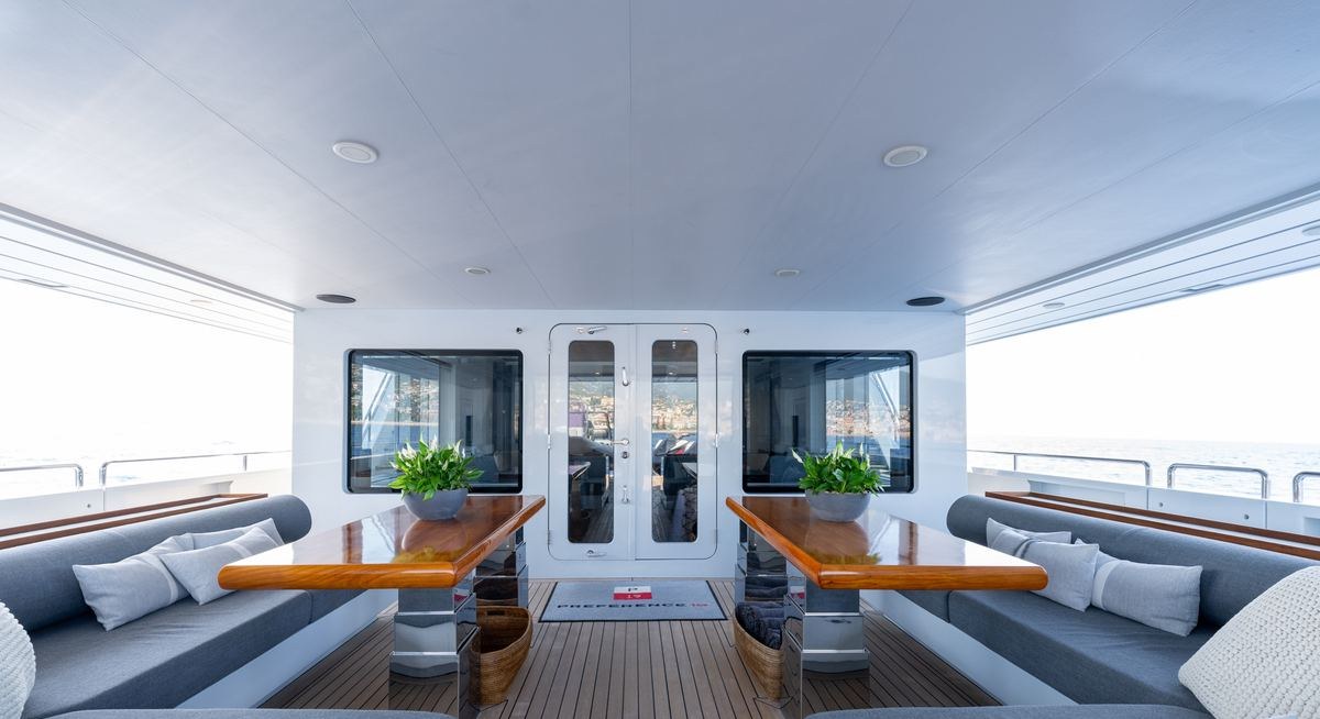 PREFERENCE 19 yacht charter 4