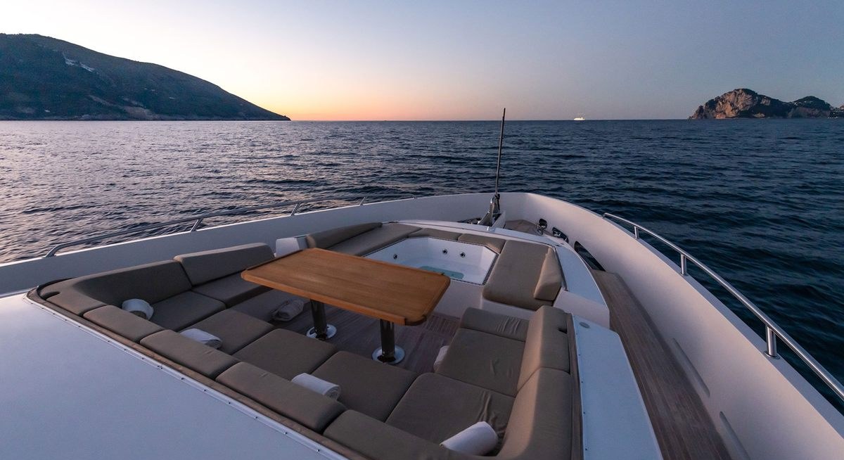 QUANTUM H yacht charter 2