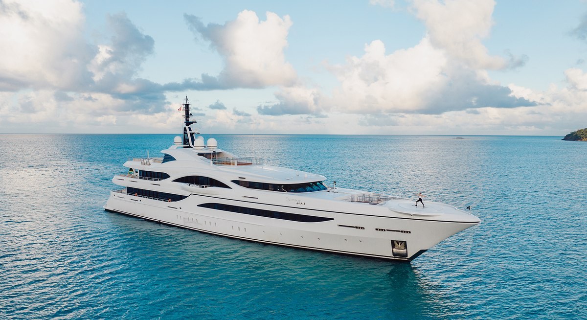 تأجير يخت QUANTUM OF SOLACE YACHT CHARTER