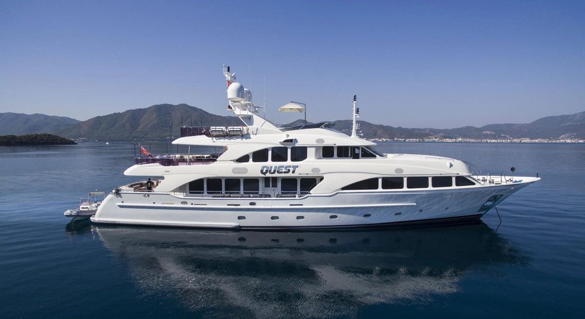 QUEST R yacht charter 1