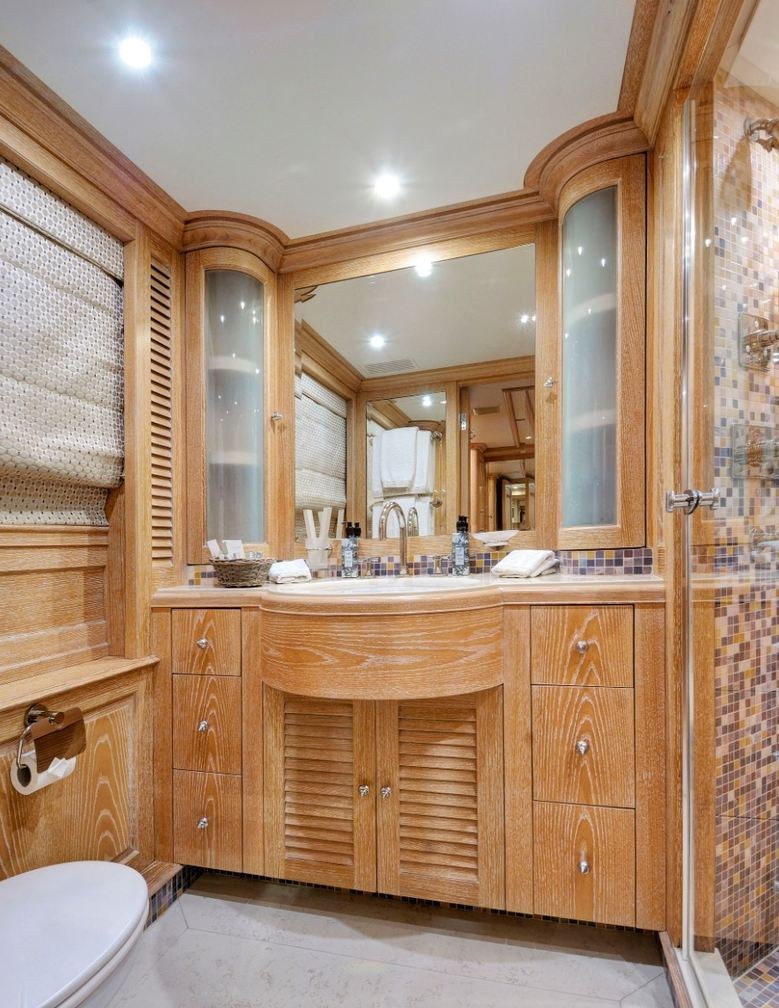 Yacht charter QUEST R YACHT CHARTER