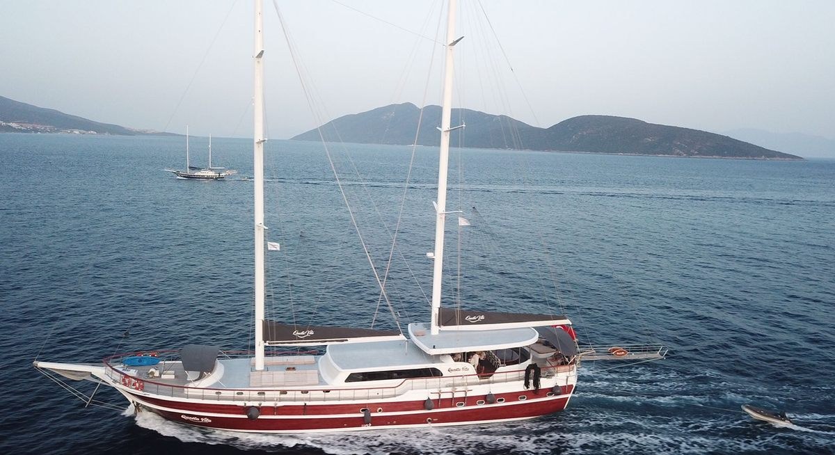 QUESTA VITA yacht charter 2