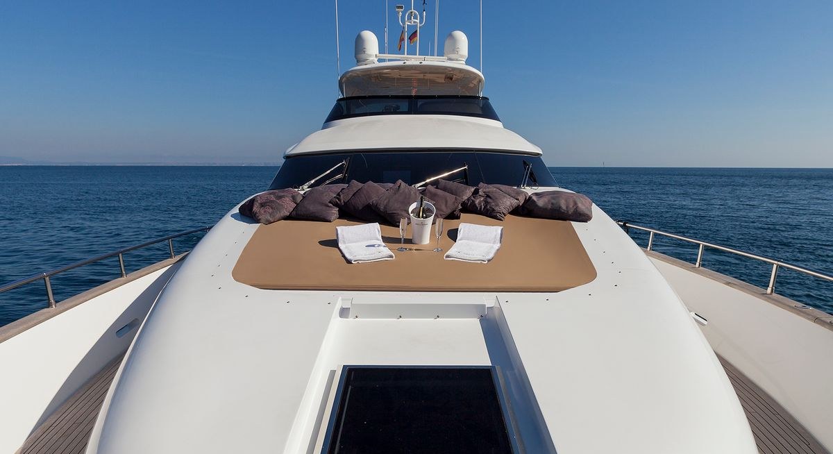 QUO VADIS yacht charter 2