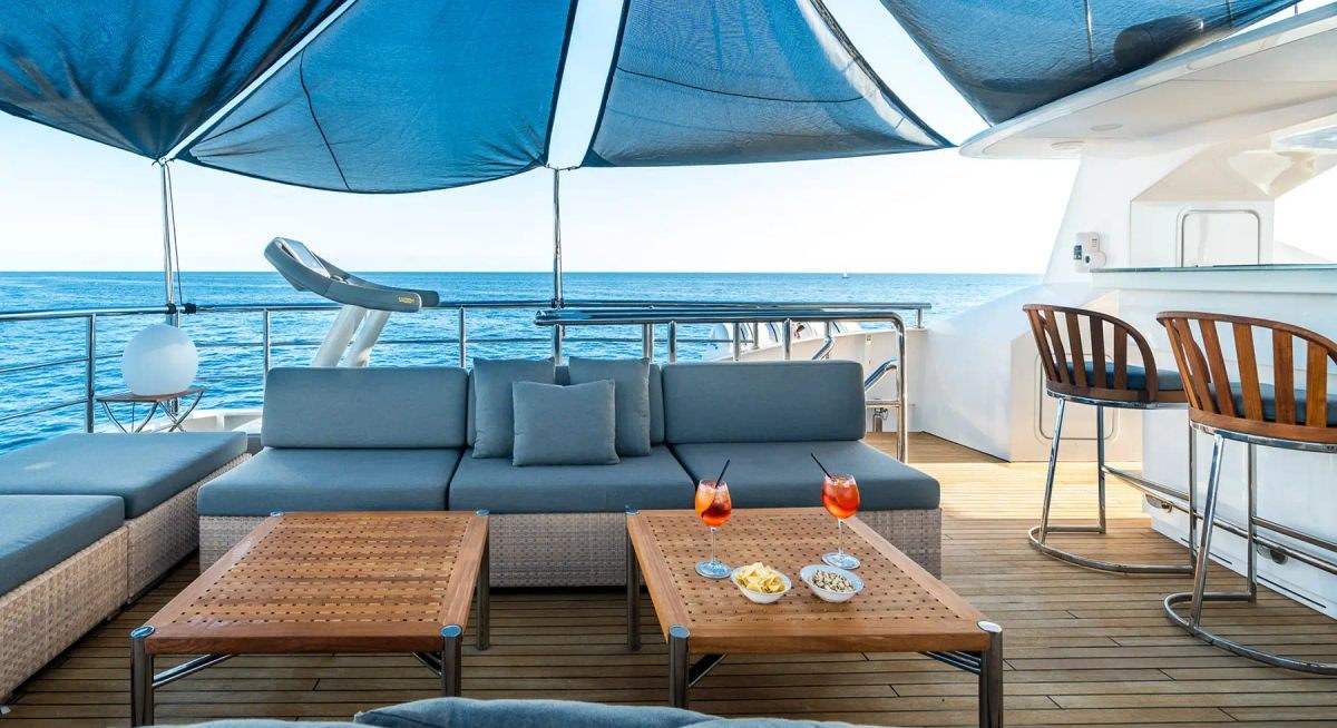R23 yacht charter 3