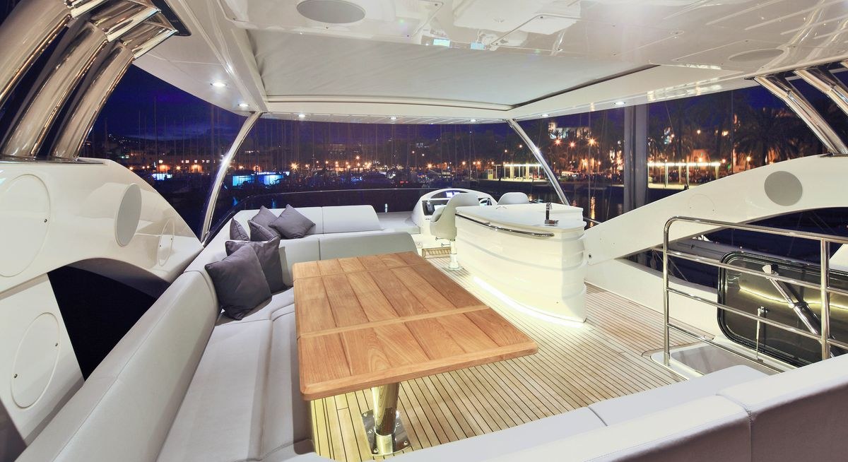RAOUL W yacht charter 4