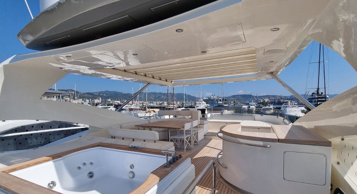 RED ROSE yacht charter 3