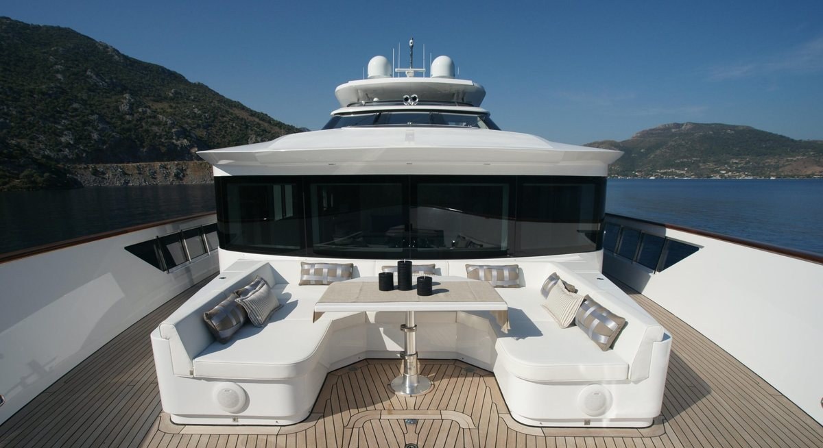 REM yacht charter 2