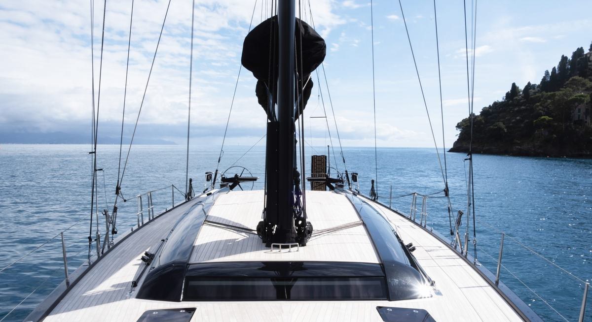 RESILIENT 4 yacht charter 2