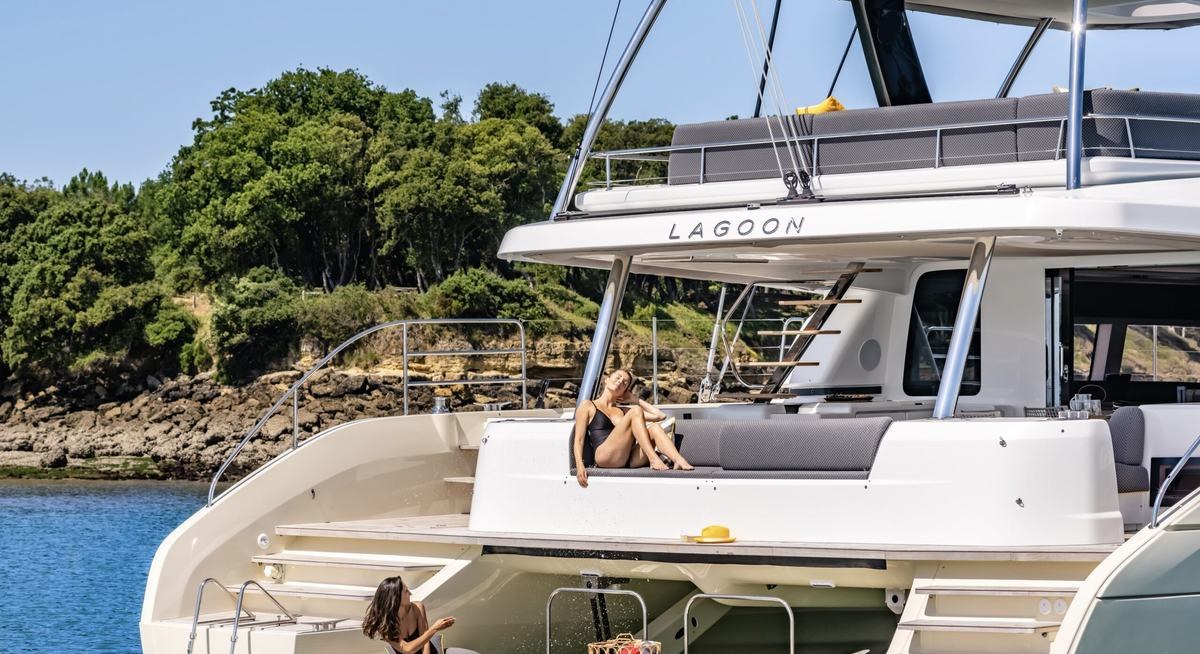 REVE BLEU yacht charter 4
