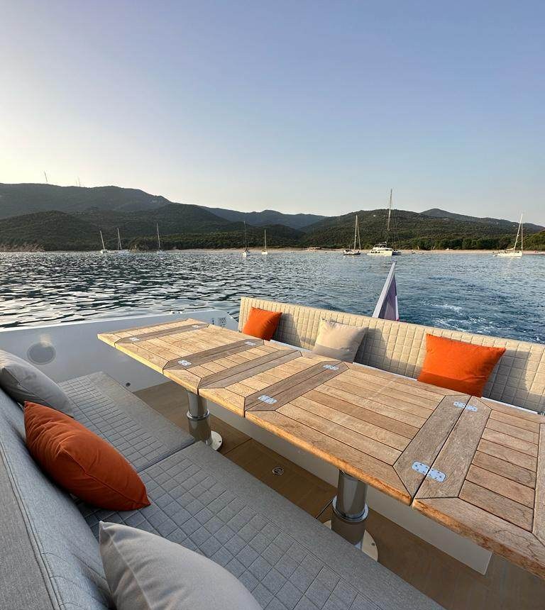 REVE BLEU yacht charter 2
