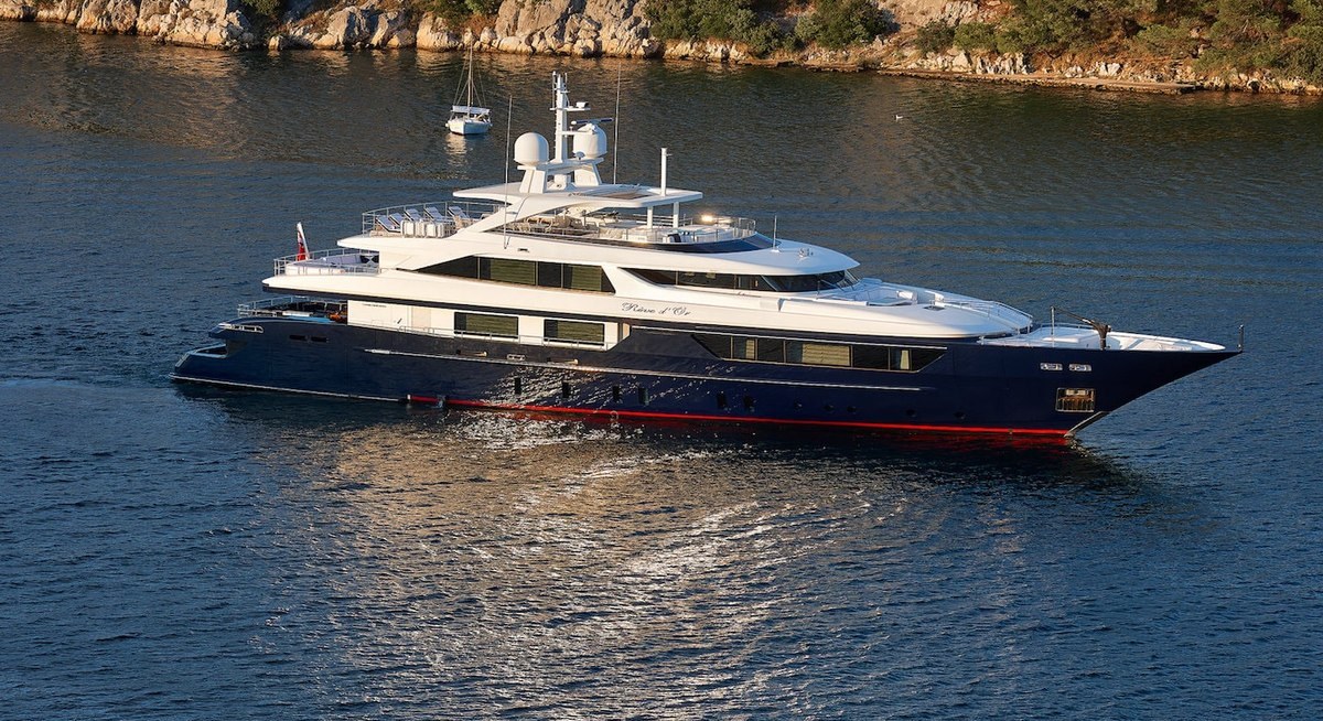 Yacht charter REVE D'OR YACHT CHARTER