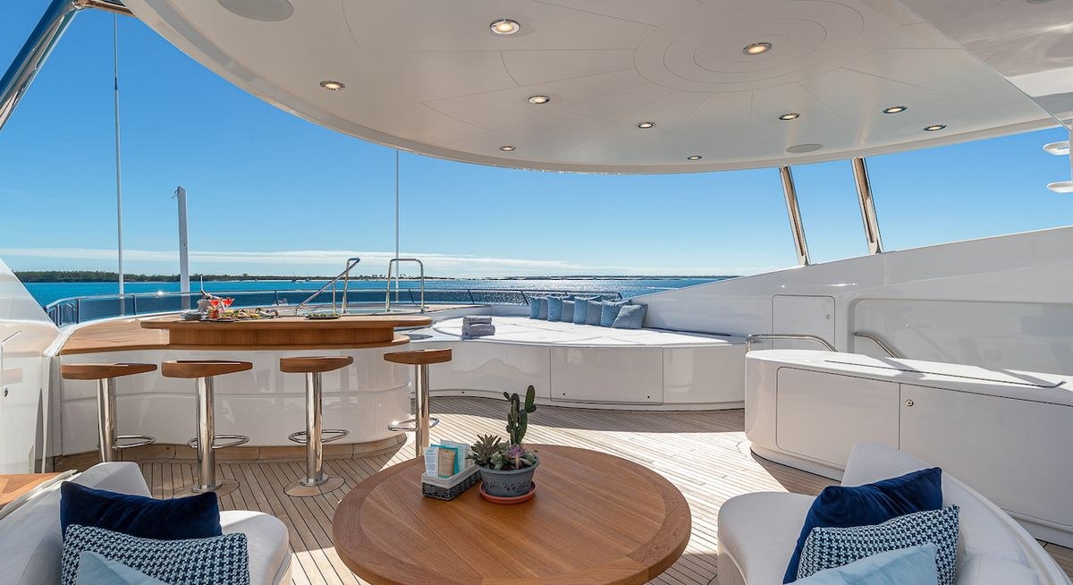 REVERIE yacht charter 3