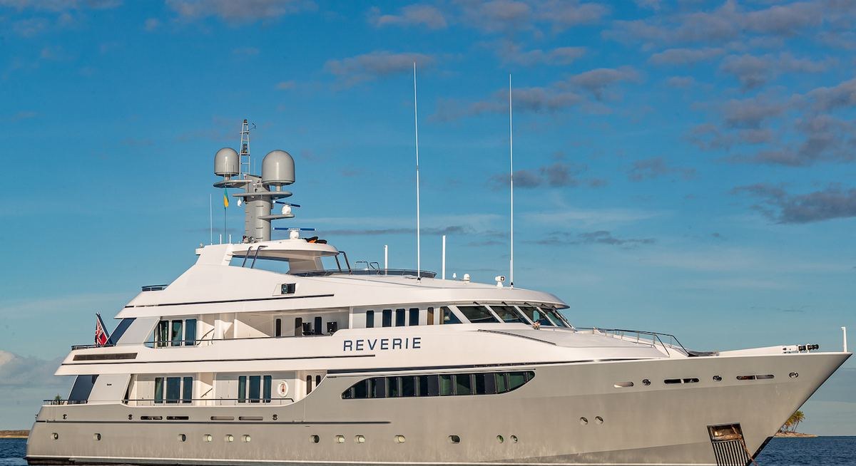 تأجير يخت REVERIE YACHT CHARTER