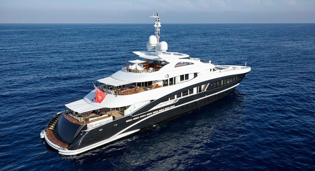 ROCKET yacht charter 5