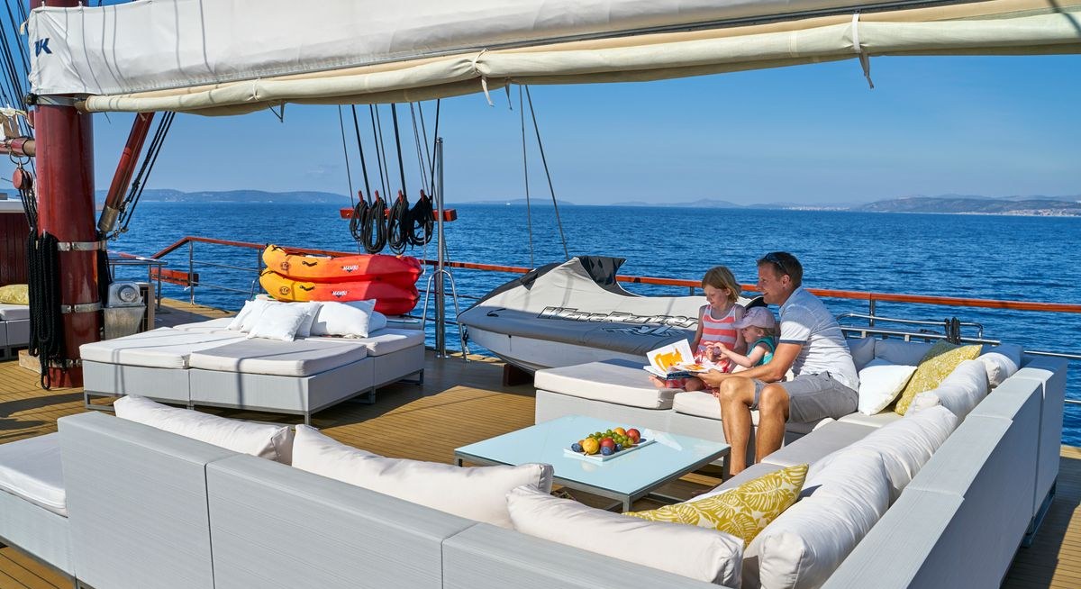 ROMANCA yacht charter 2
