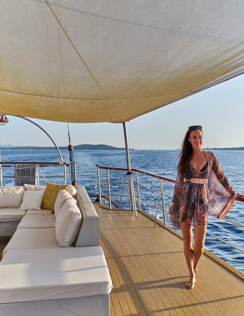 Yacht charter ROMANCA YACHT CHARTER