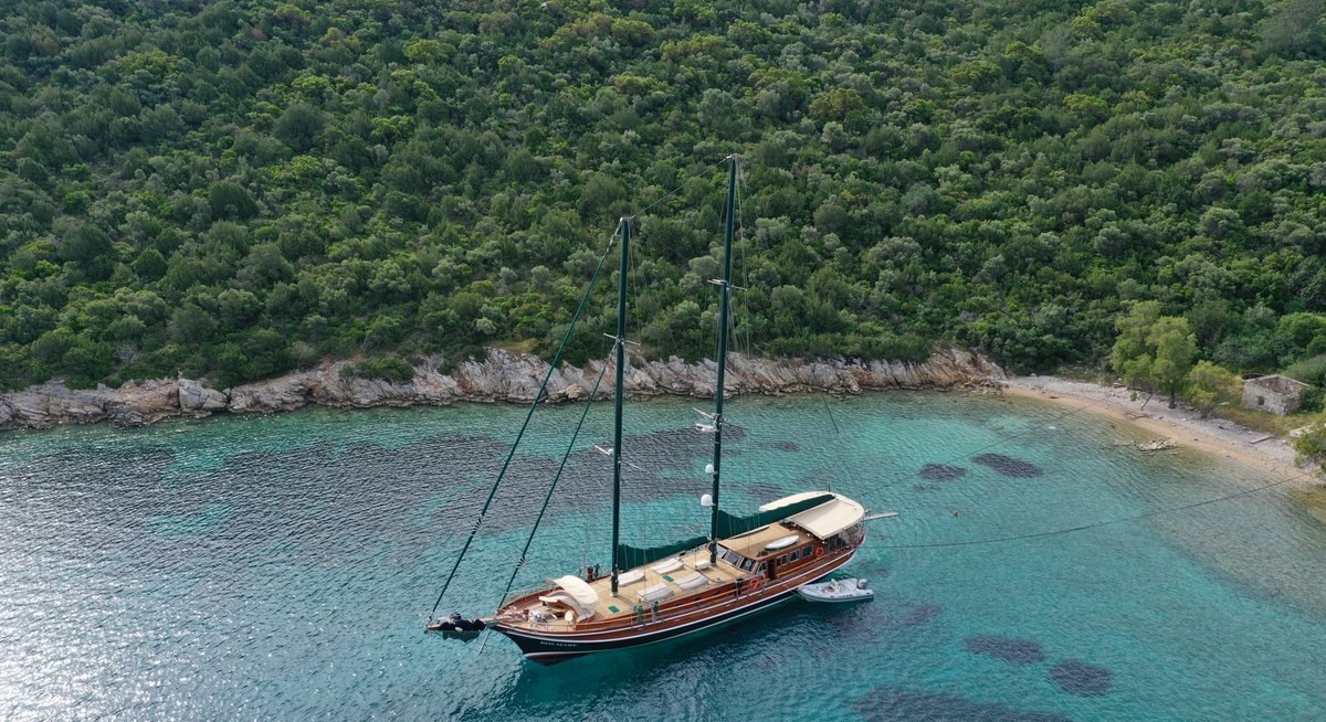 ROS MARE yacht charter 1