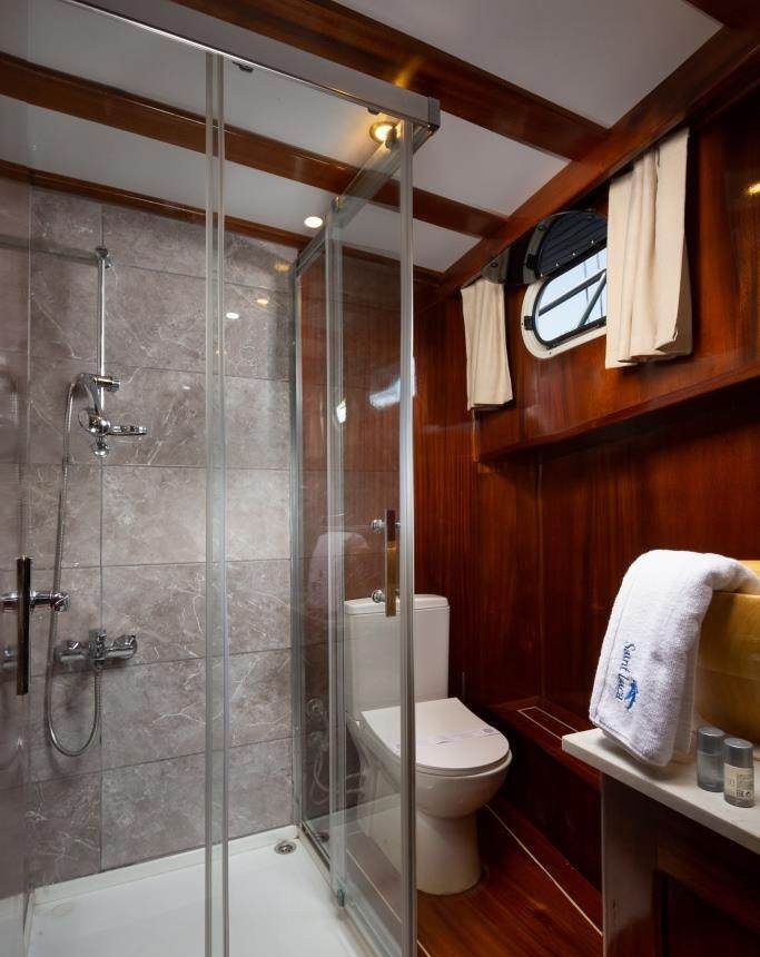 SAINT LUCA yacht charter 2