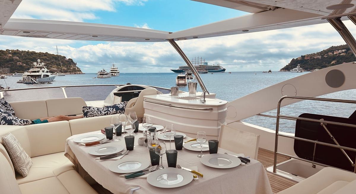 SARAHLISA yacht charter 4