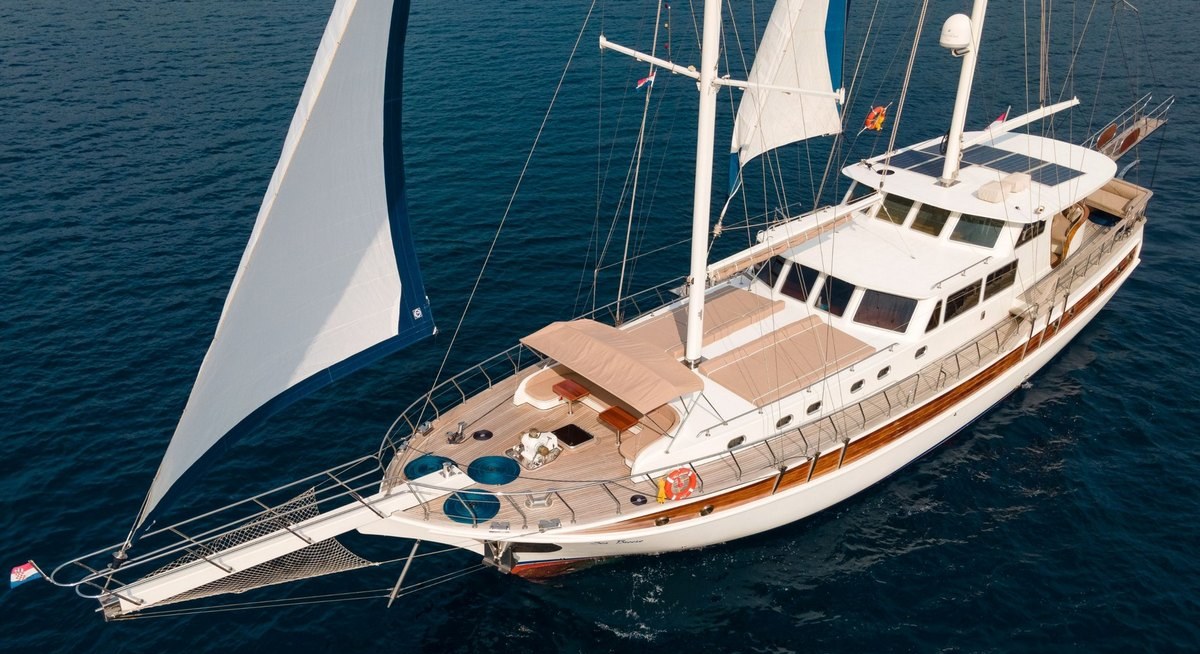 SEA BREEZE yacht charter 1