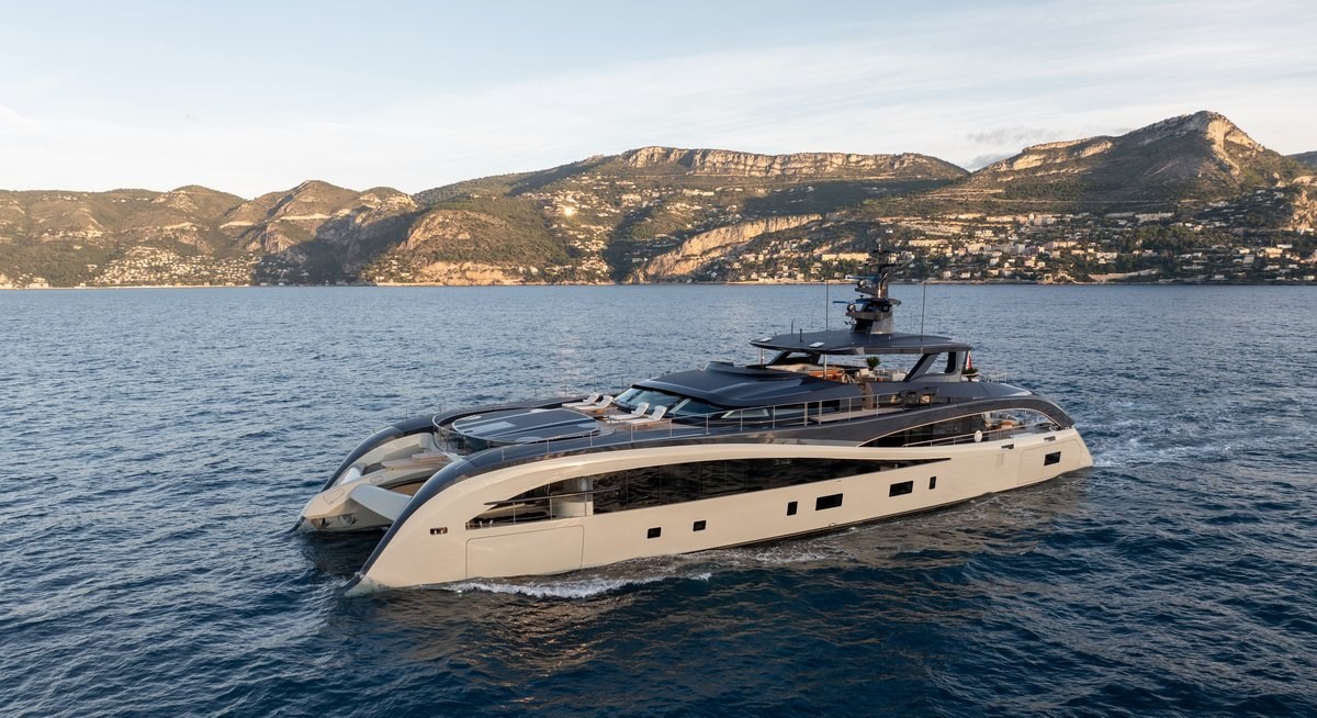 Yacht charter SEAWOLF X YACHT CHARTER